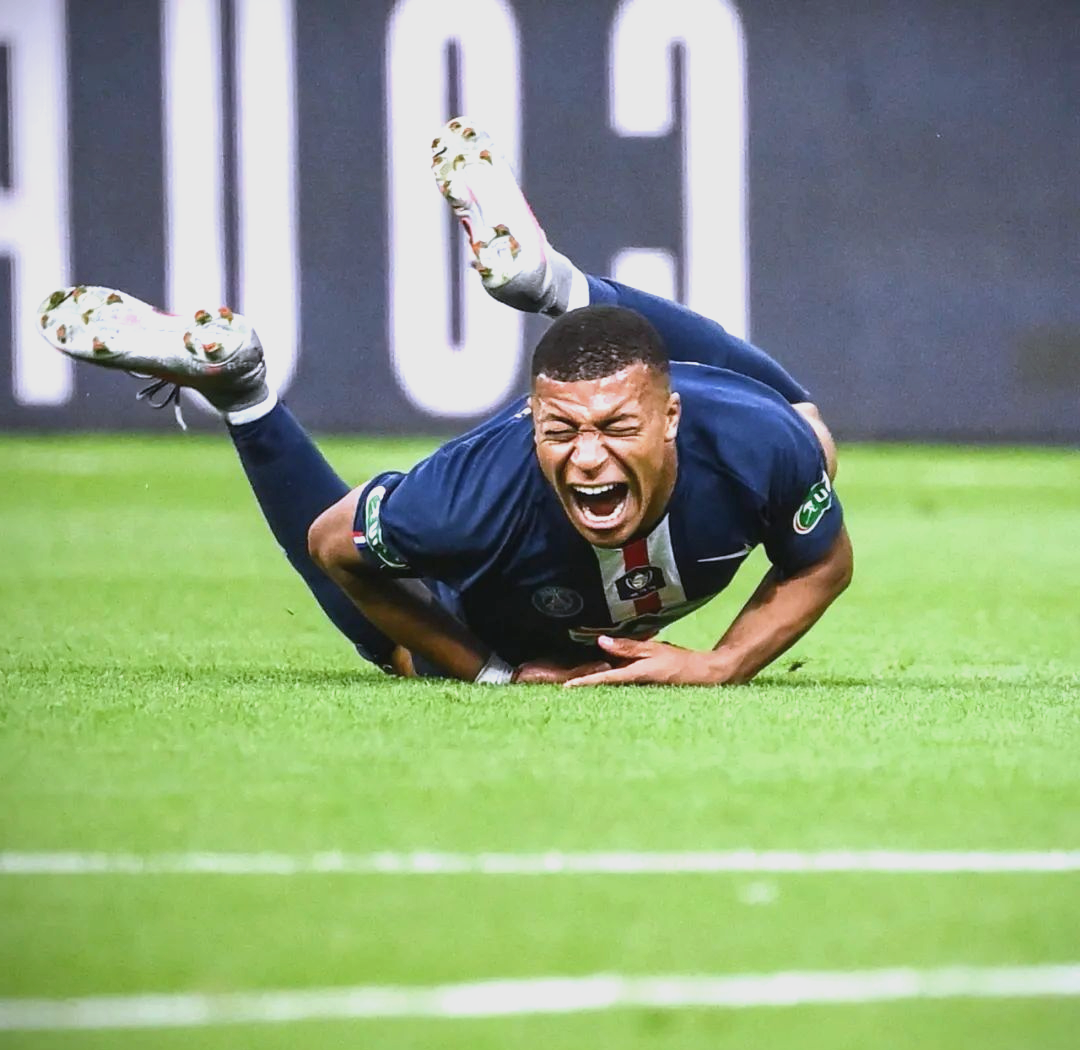 包含窗口期体能课后，巴黎圣日耳曼调整名单备战法国杯，态度坚定，团队化学反应显著的词条